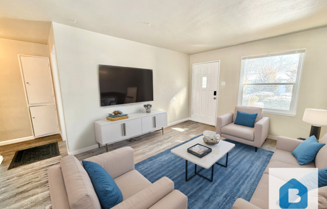 121 W GRANT AVE