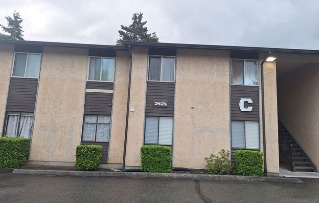 Fully Renovated Ground-Floor Unit – No Steps!
