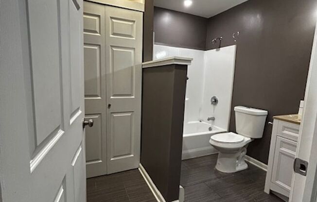 2 beds, 1 bath, 980 sqft, $1,895, Unit 1674-202 Quail