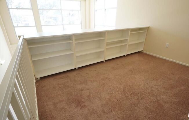 922 W 23 ST