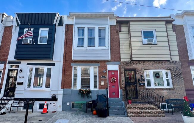 Gorgeous 3-Bedroom Townhome in South Philadelphia! Available January 1st!