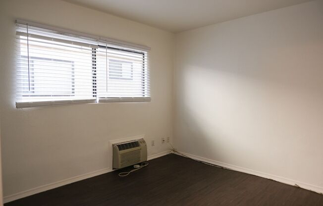 2 beds, 1 bath, 550 sqft, $2,295, Unit 1129-4