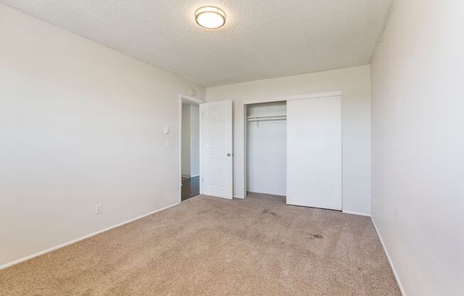 2 beds, 1 bath, 864 sqft, $1,349, Unit #30