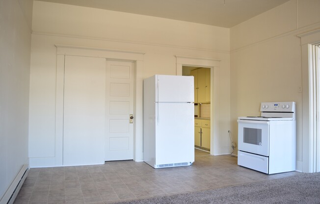 Studio, 1 bath, 690 sqft, $1,195, Unit KP 13