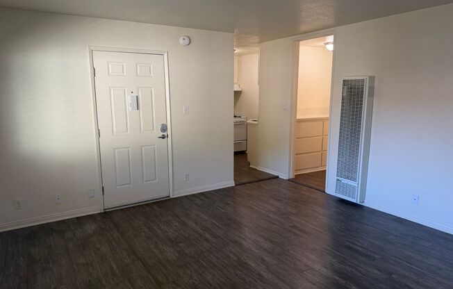 Studio, 1 bath, 400 sqft, $1,925, Unit 4941B
