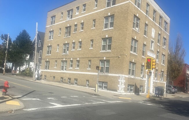 Studio, 1 bath, 400 sqft, $1,700, Unit 5