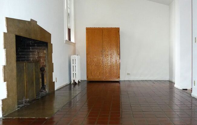 Studio, 1 bath, 375 sqft, $905, Unit 24 - 01