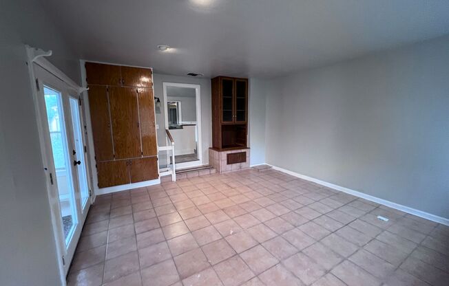 3 beds, 2 baths, $1,500