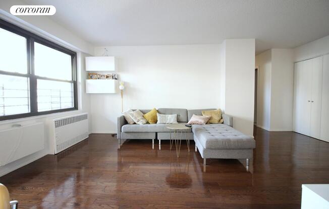 3 beds, 1.5 baths, 1,200 sqft, $7,600, Unit 6G