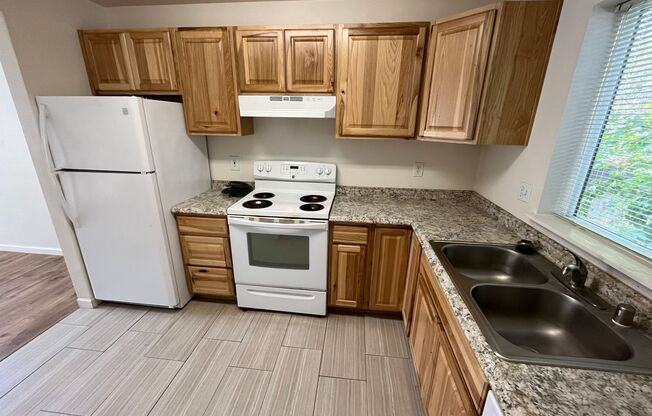 3 beds, 2.5 baths, $2,095, Unit 2