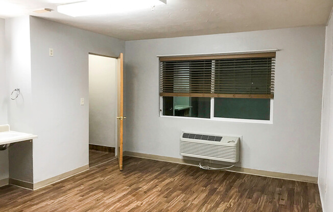 1 bed, 1 bath, 402 sqft, $845, Unit 131