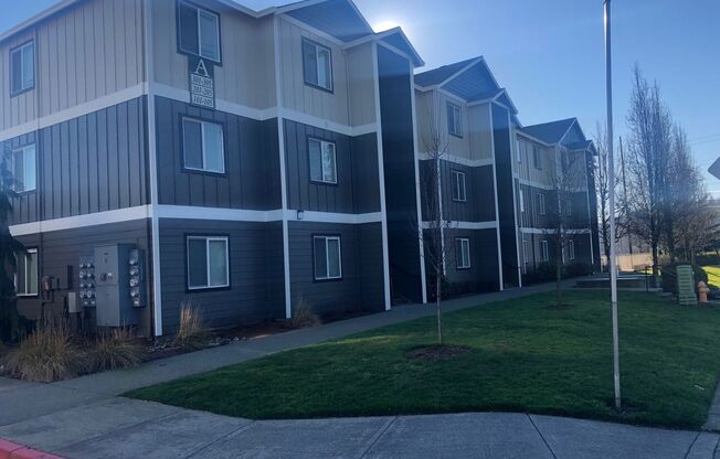 3 beds, 2 baths, 1,075 sqft, $1,850, Unit 305