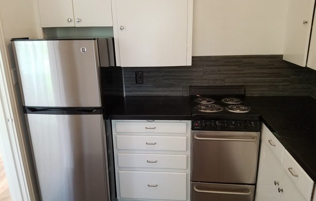1 bed, 1 bath, 740 sqft, $1,575, Unit 35
