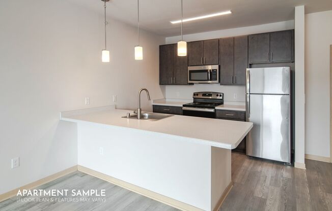 2 beds, 2 baths, 1,017 sqft, $1,600, Unit 424