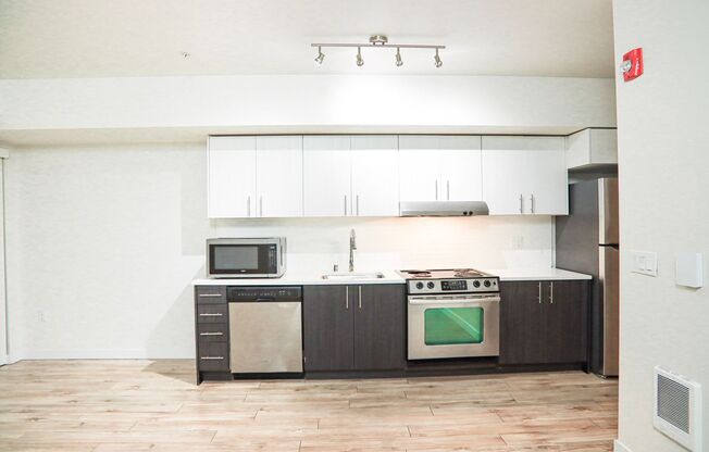 1 bed, 1 bath, 595 sqft, $1,850, Unit 102