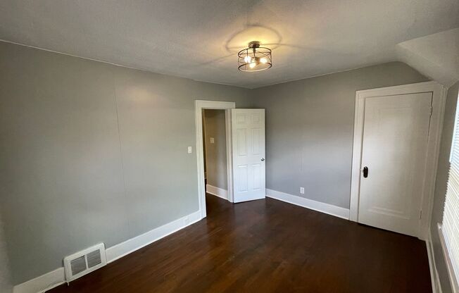 2 beds, 1 bath, $1,095, Unit 1702 1/2 Lake Ave