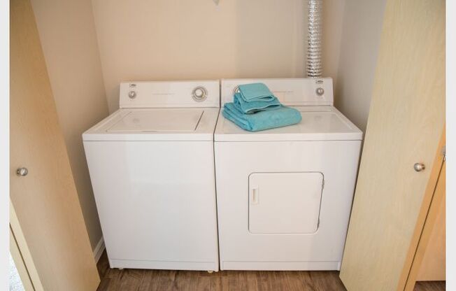 2 beds, 2 baths, 962 sqft, $1,330