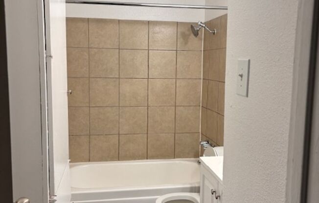 2 beds, 1 bath, 853 sqft, $1,425, Unit 649