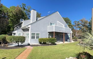 This 2 bedroom/1.5 bath condo has it all!