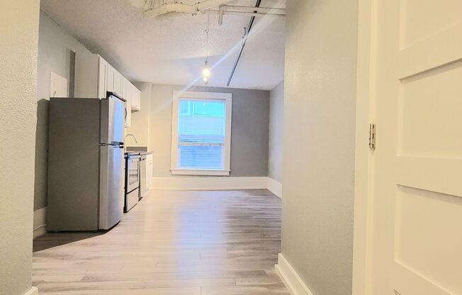 Studio, 1 bath, 275 sqft, $1,190, Unit B5