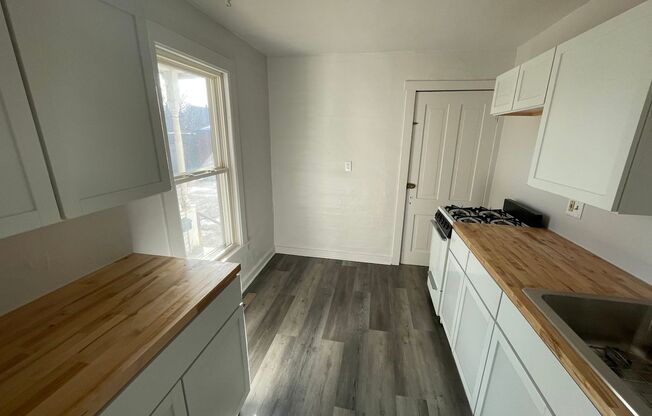 306 E Hillsdale