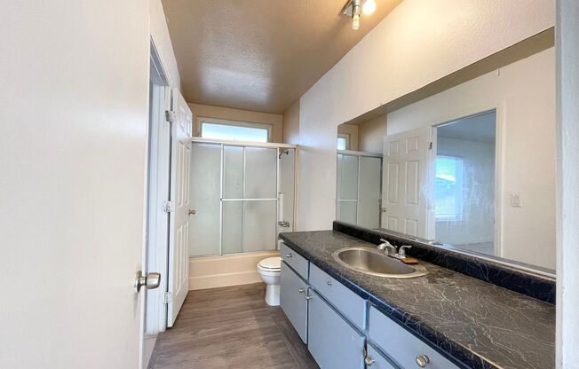 2 beds, 1 bath, $1,400