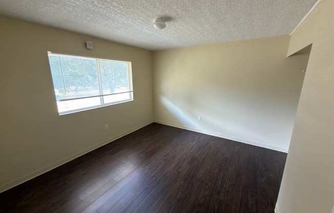550 S JOHN YOUNG PKWY