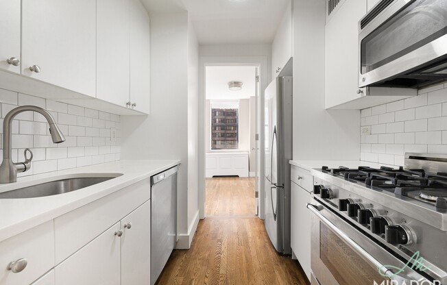 2 beds, 1.5 baths, $5,500, Unit 31C