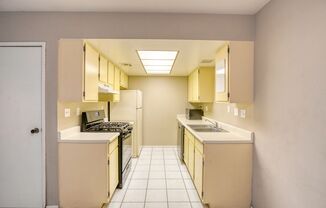 1 bed, 1 bath, $1,000, Unit #G