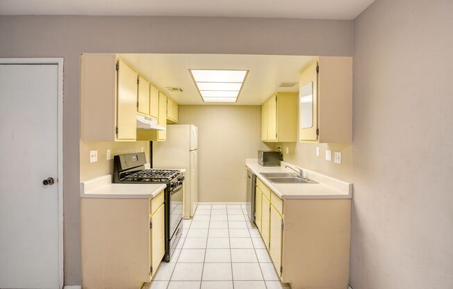 1 bed, 1 bath, $1,000, Unit #G