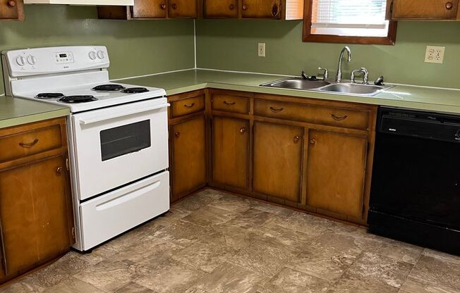 2 beds, 1 bath, 903 sqft, $1,170, Unit K-9