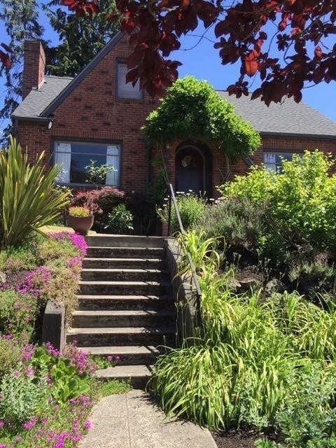Vintage Union Hill Neighborhood Home walking distance to PSNS!