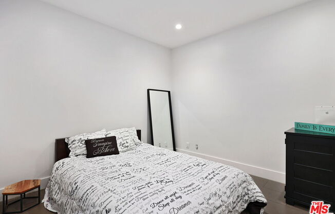 2 beds, 2 baths, 1,009 sqft, $3,500, Unit 414