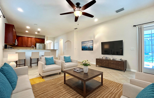 Luxury-living 4/Beds/3.5-Bath home in prestigious Highland Park!