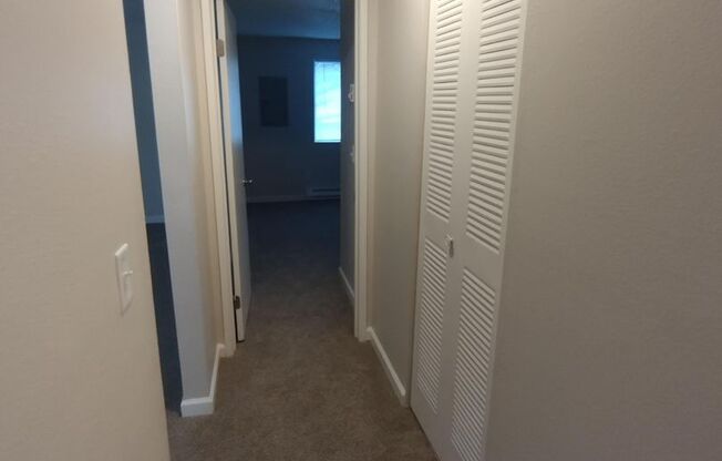 3 beds, 1 bath, 943 sqft, $1,675, Unit 086