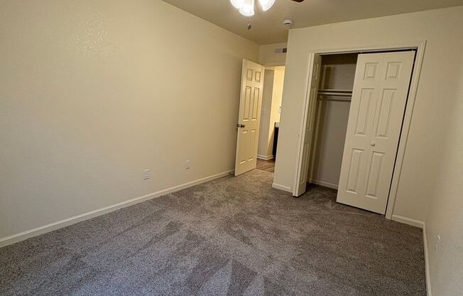 2 beds, 1 bath, 760 sqft, $850, Unit # 26