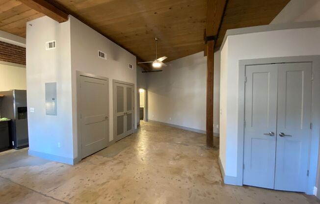 1 bed, 1 bath, 765 sqft, $1,533, Unit Bay 6 Unit 124