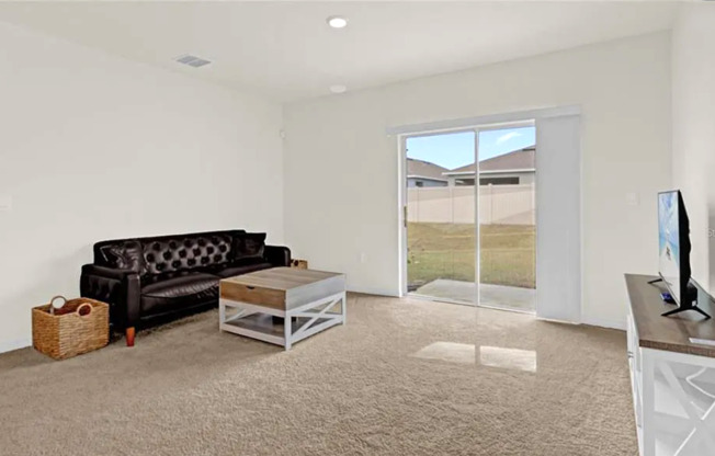 5 beds, 3 baths, $2,800