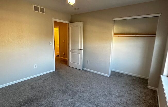 3 beds, 3 baths, $2,400, Unit # 32