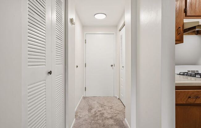1 bed, 1 bath, 700 sqft, $799, Unit #107