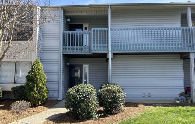 Beautiful 2/2 Condo in Carmel Village