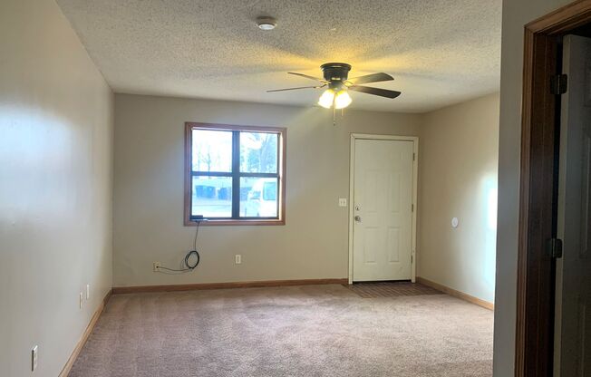 2 beds, 1 bath, 870 sqft, $825, Unit 580 B