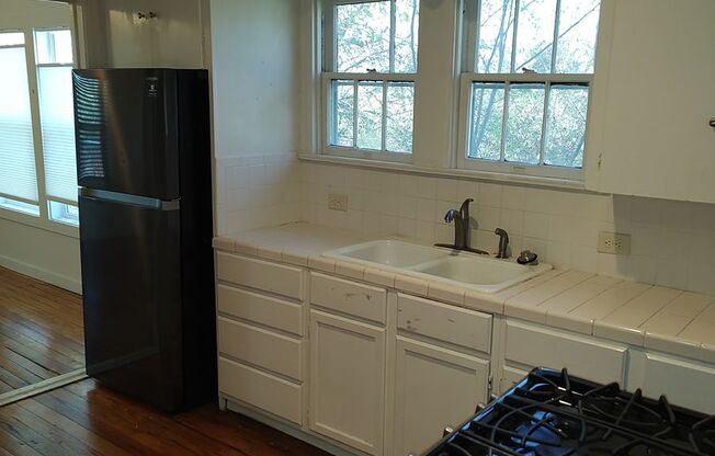 Cute duplex on large plot of land close to downtown