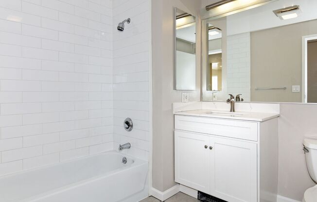 2 beds, 2 baths, 920 sqft, $3,095, Unit 303