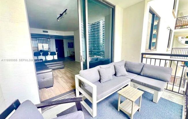 2 beds, 2 baths, 1,096 sqft, $4,550, Unit 999 SW 1st Ave # 1807