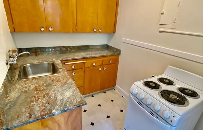 Studio, 1 bath, 365 sqft, $1,195, Unit 306