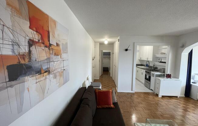 Studio, 1 bath, 500 sqft, $3,200, Unit 33-B