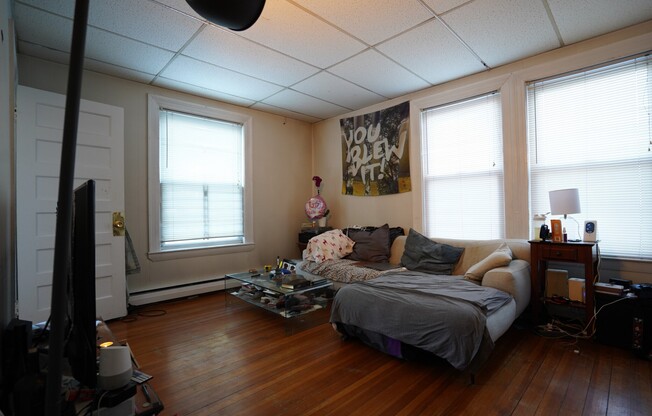 1 ASHFORD CT