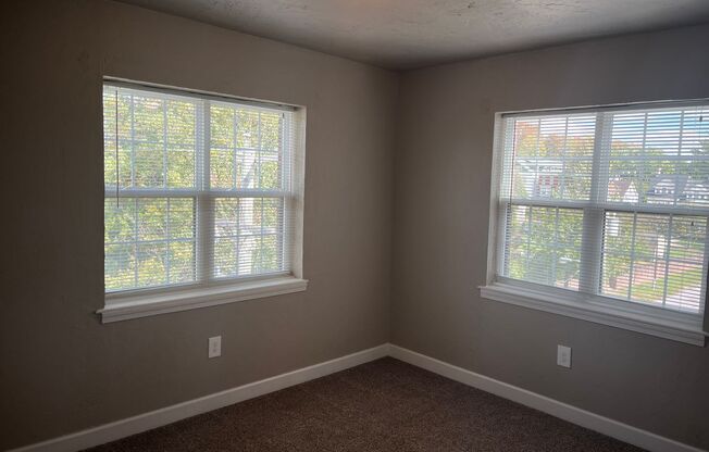 2 beds, 1 bath, 939 sqft, $1,250