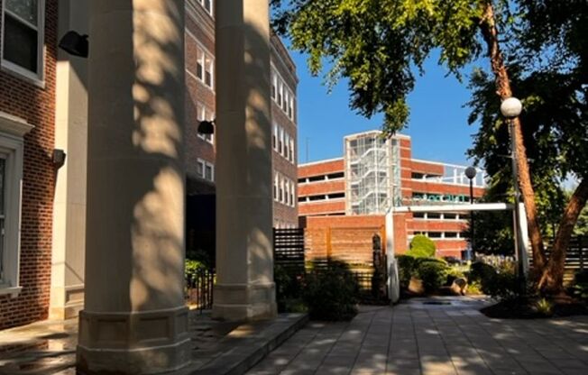 2 beds, 1 bath, $1,899, Unit 521